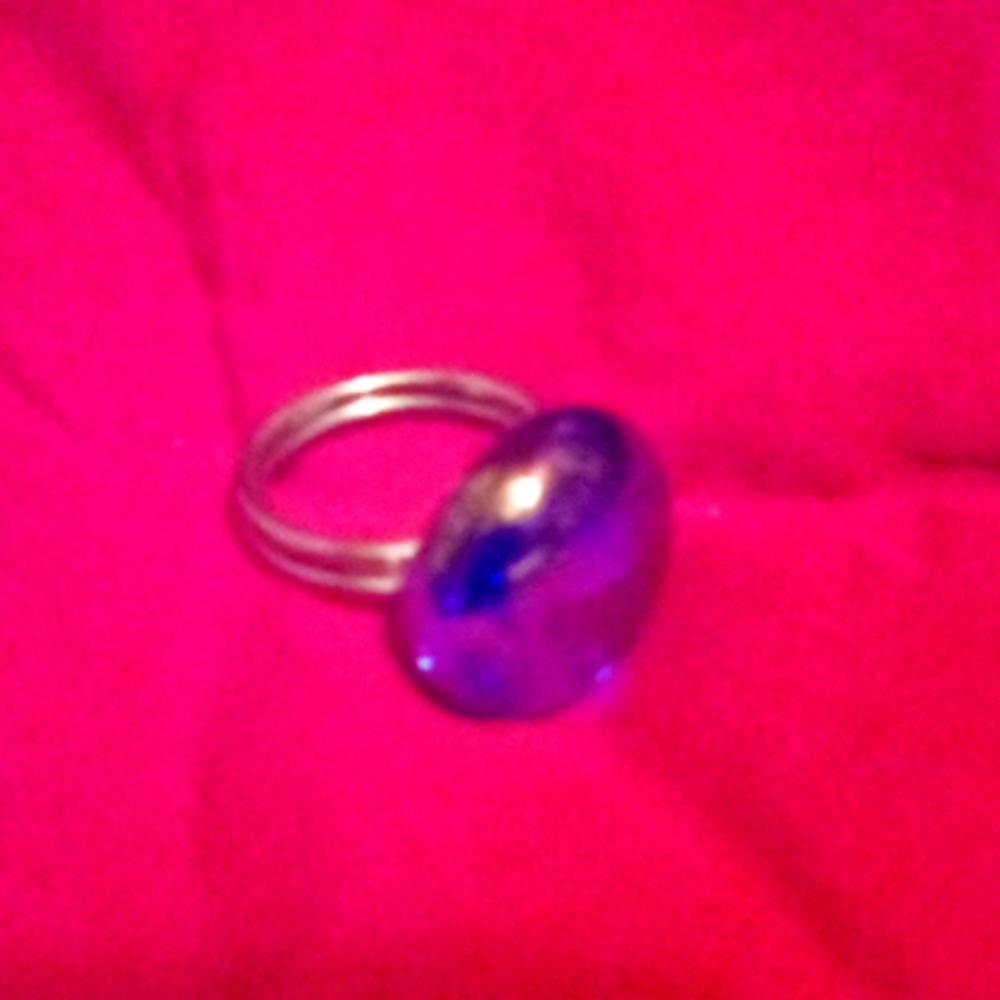 4/ 10 statement ring